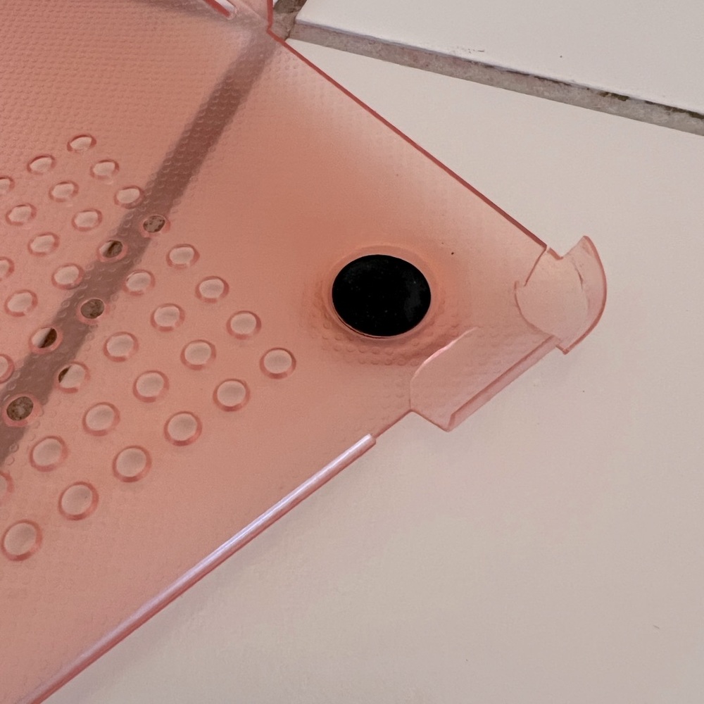 Pink Incase for MacBook Pro (15”) - Picture 3 of 4